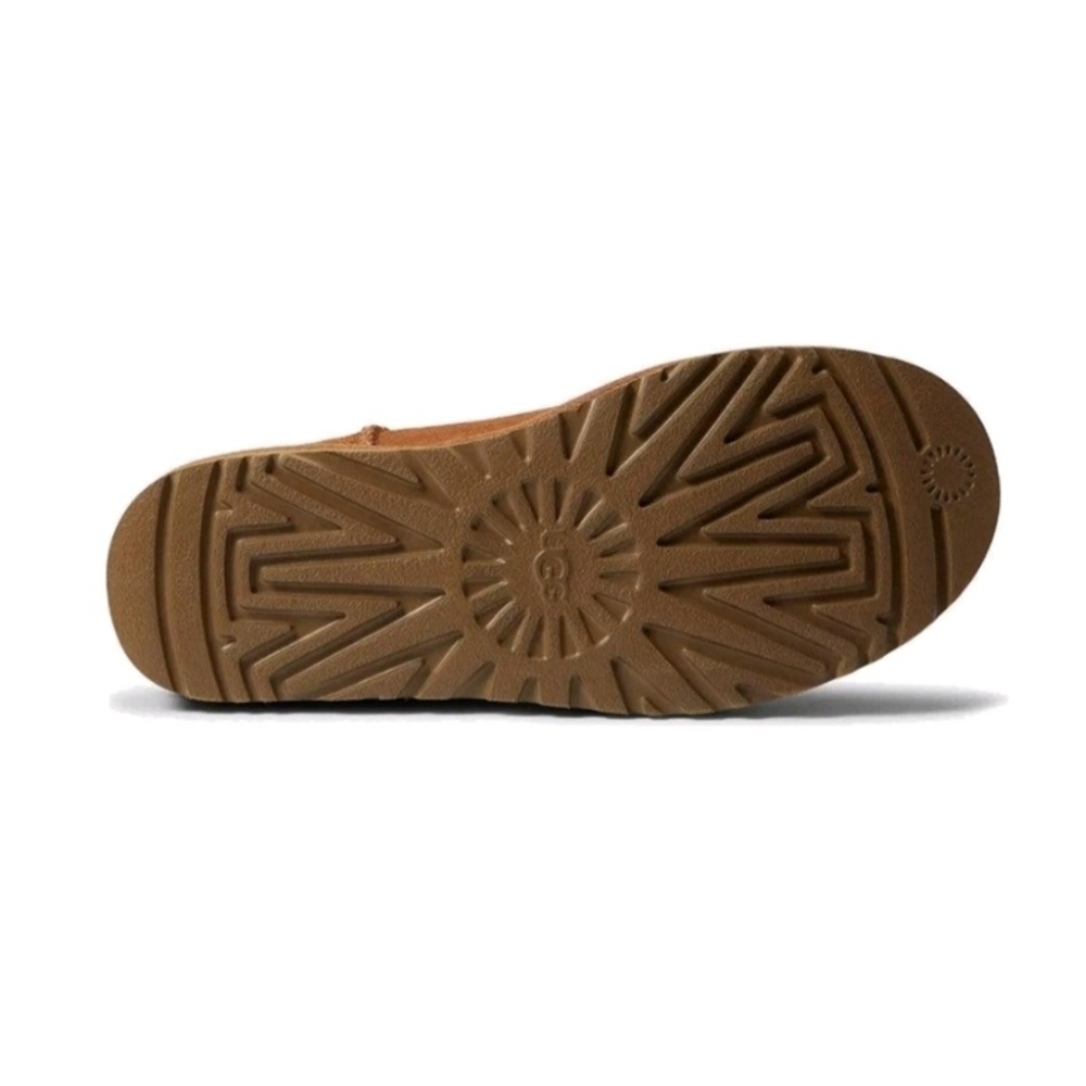 New UGG Women's Classic Short II Chestnut  Twinface Sheepskin comfortable Boot - Picture 2 of 7